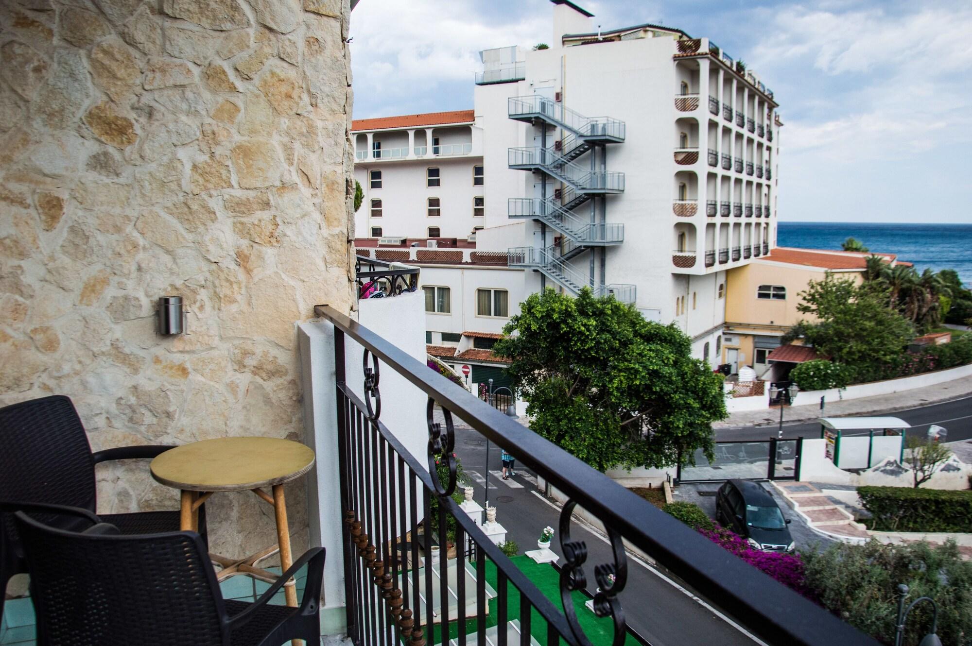 Hotel & Apartments Villa Linda Giardini Naxos Dış mekan fotoğraf