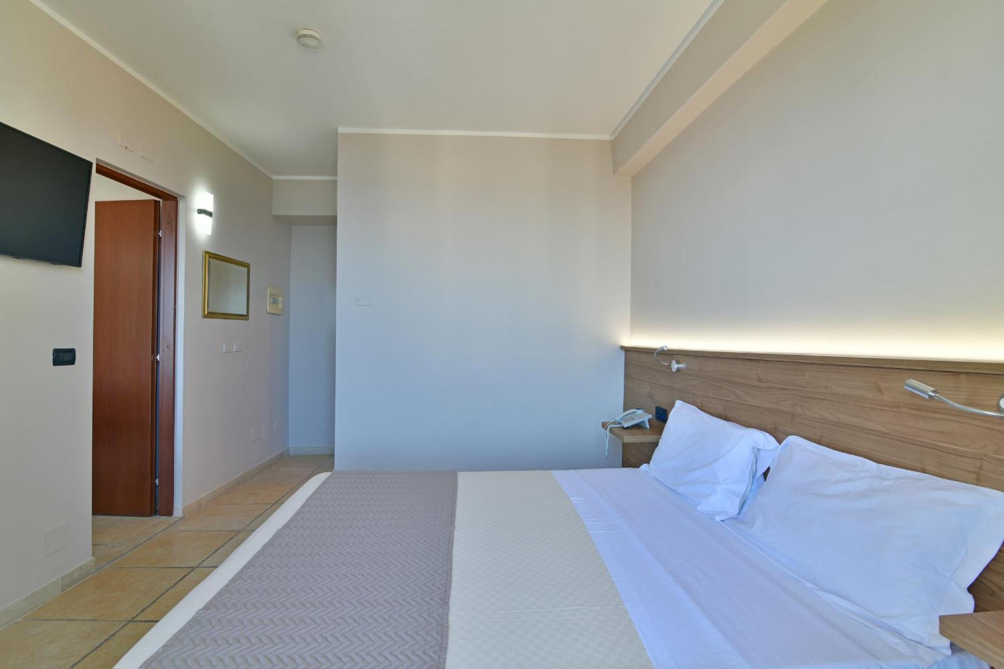 Hotel & Apartments Villa Linda Giardini Naxos Dış mekan fotoğraf