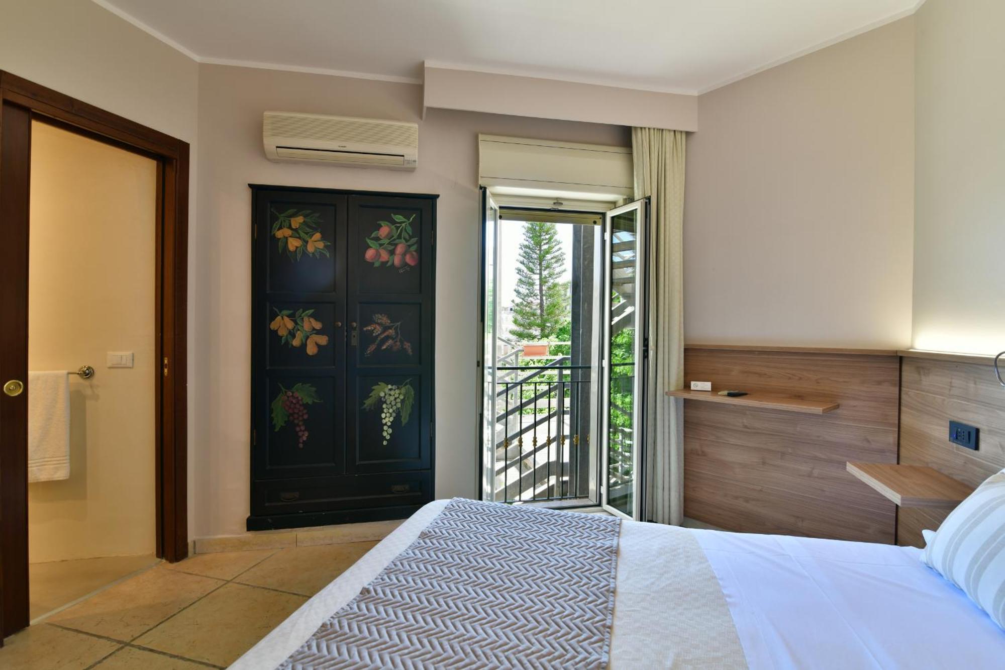 Hotel & Apartments Villa Linda Giardini Naxos Dış mekan fotoğraf