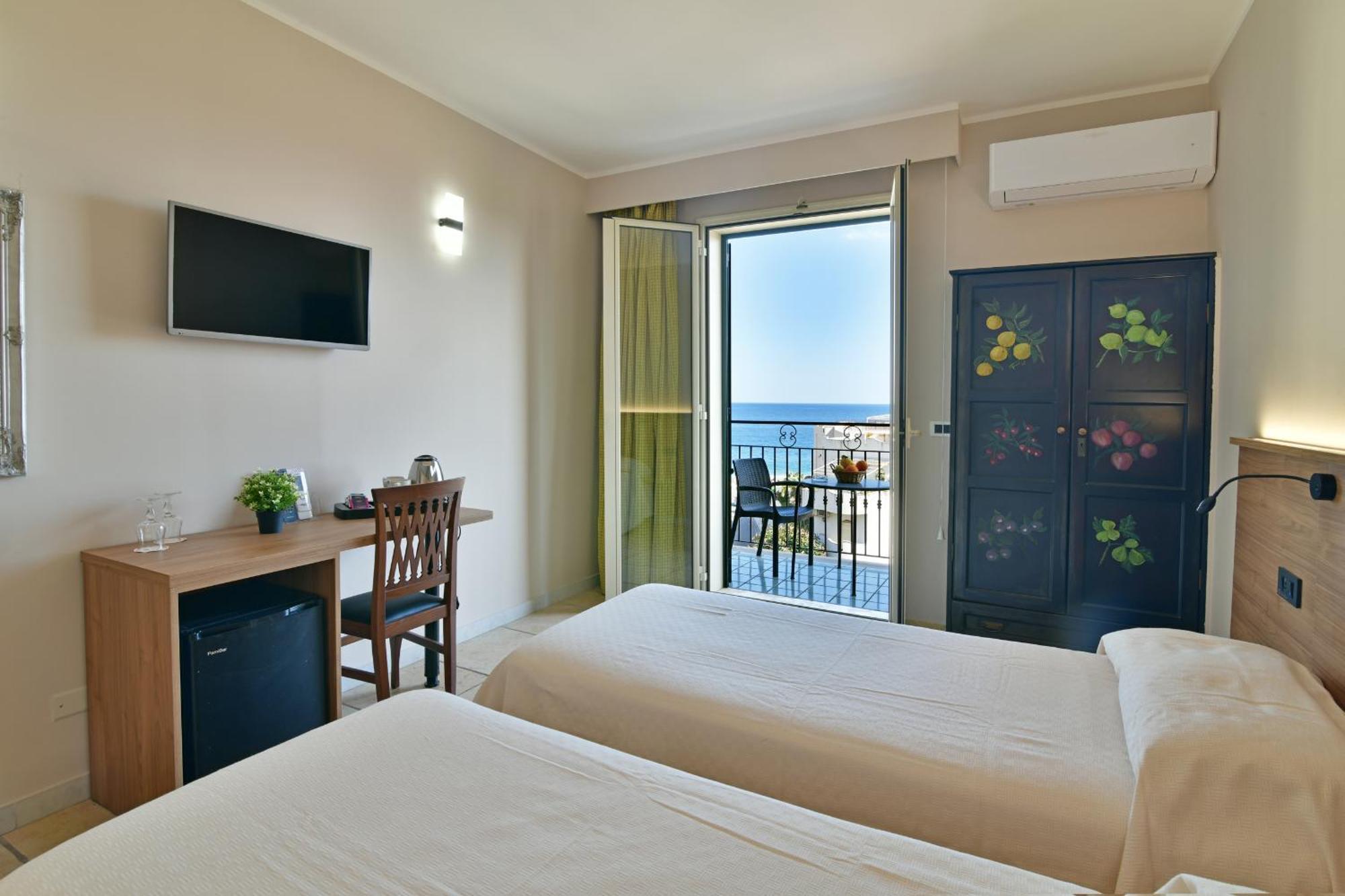 Hotel & Apartments Villa Linda Giardini Naxos Dış mekan fotoğraf