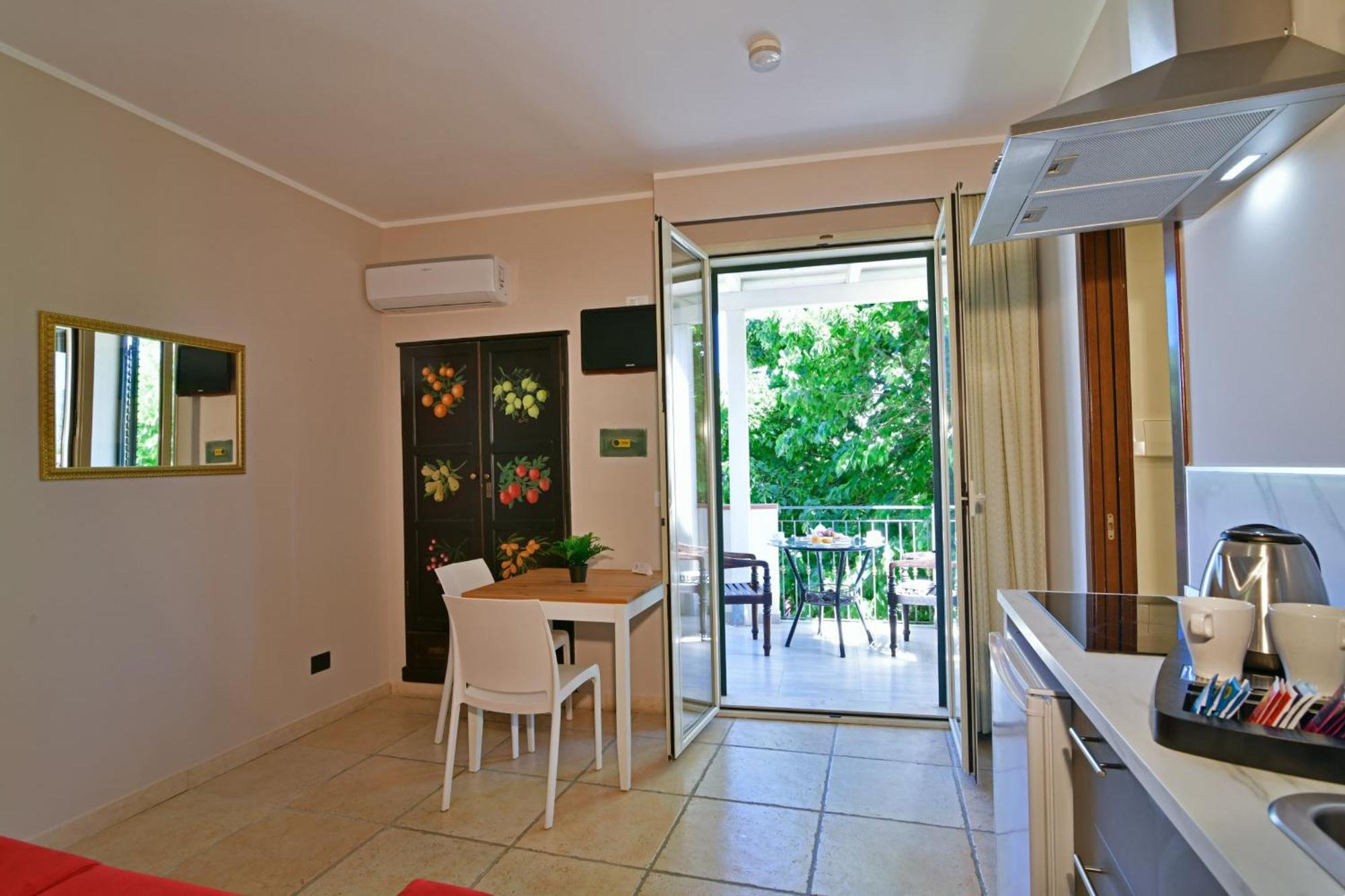 Hotel & Apartments Villa Linda Giardini Naxos Dış mekan fotoğraf