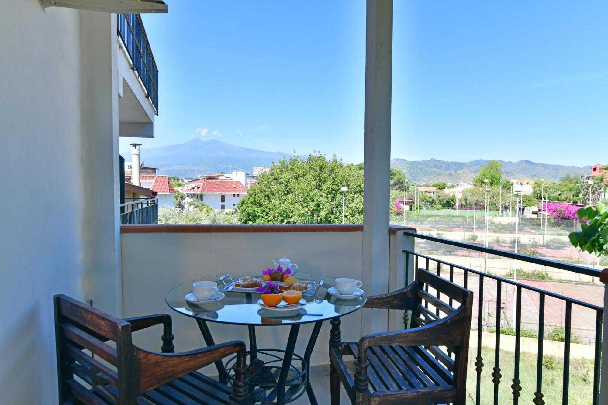 Hotel & Apartments Villa Linda Giardini Naxos Dış mekan fotoğraf