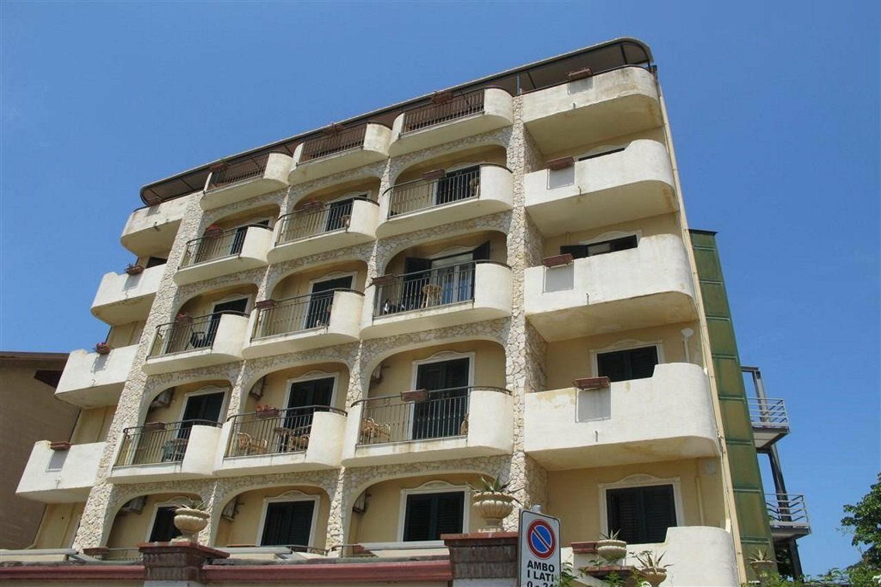 Hotel & Apartments Villa Linda Giardini Naxos Dış mekan fotoğraf
