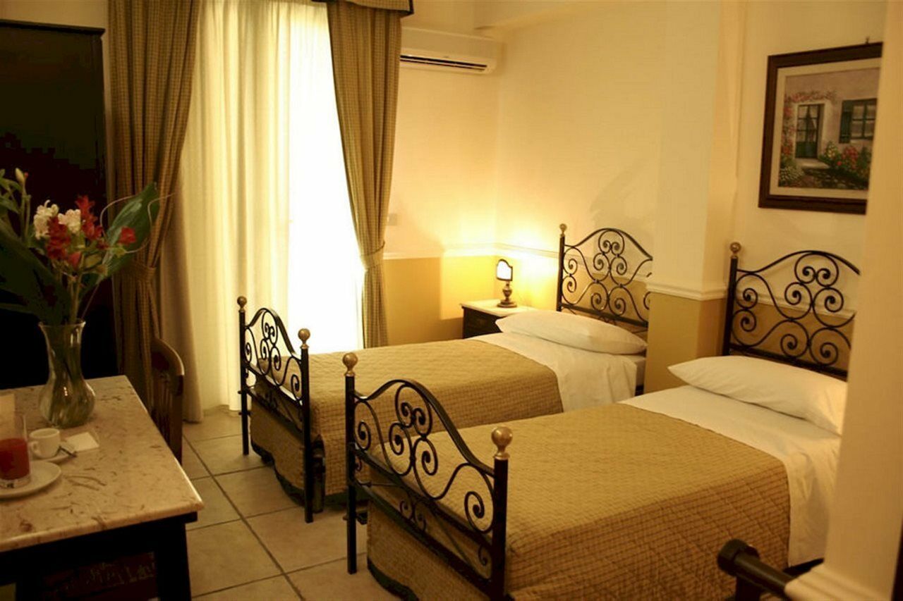 Hotel & Apartments Villa Linda Giardini Naxos Oda fotoğraf